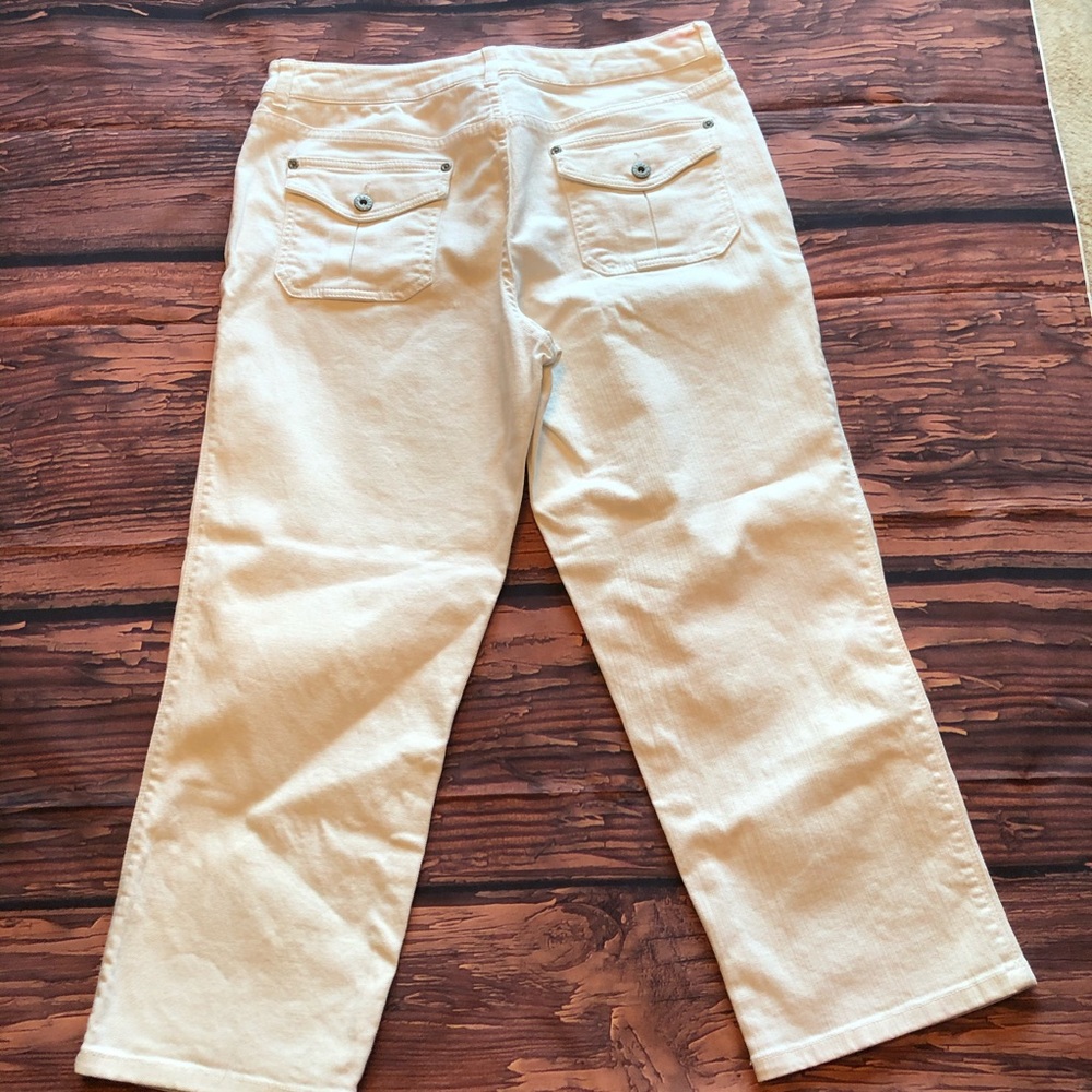 Chico’s Plantinum Capris - Picture 2 of 10